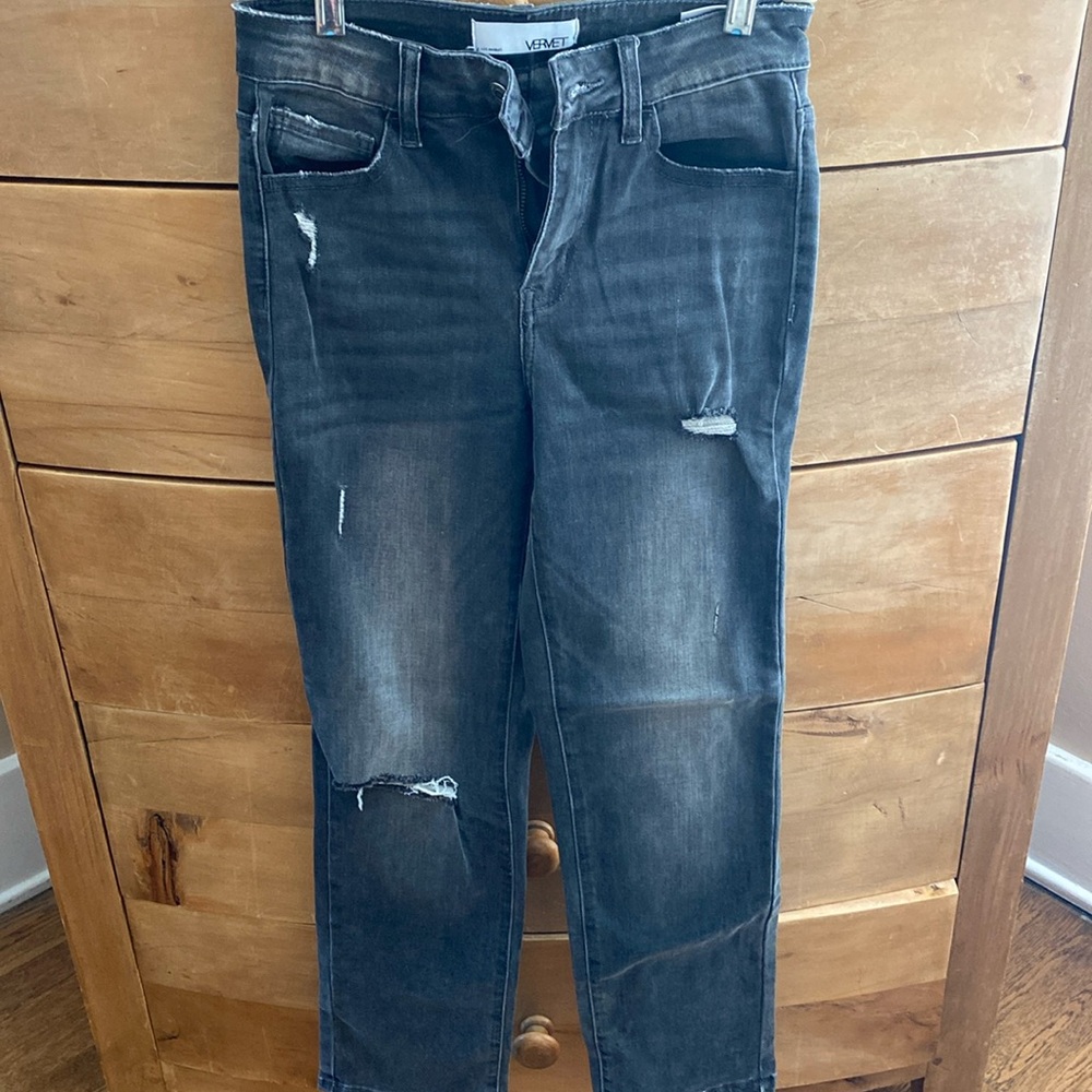 Vervet flying monkey, gray distressed, straight leg jeans in like new condition